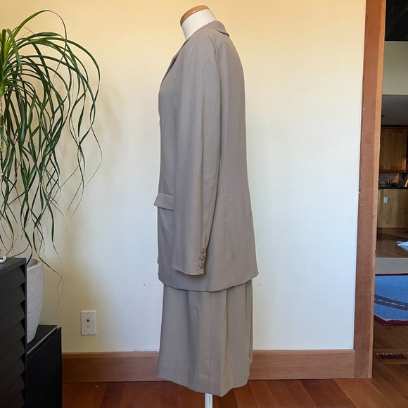 Giorgio Armani Le Collezioni Stone Wool  2 Piece Skirt Suit 14 - Picture 2 of 15